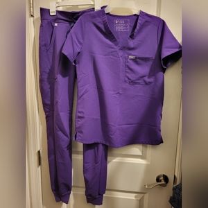 Like new! Figs scrub set, rare color!
